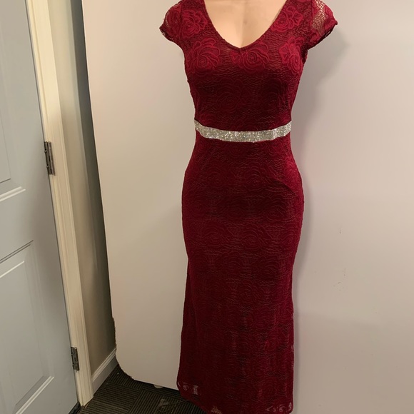Women junior burgundy lace bodycon maxi dress size (S) sleeveless zipper back - Picture 6 of 9